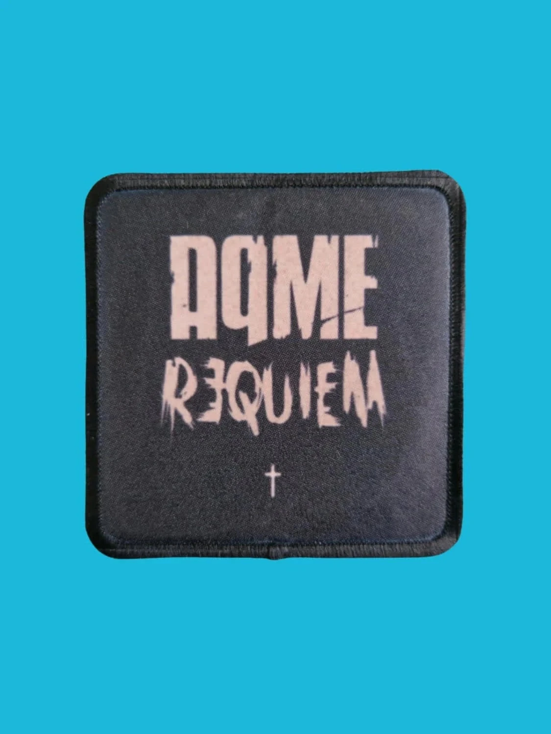 Patch AqME - Requiem - Imprimé - Carré de 7,5 x 7,5 centimètres